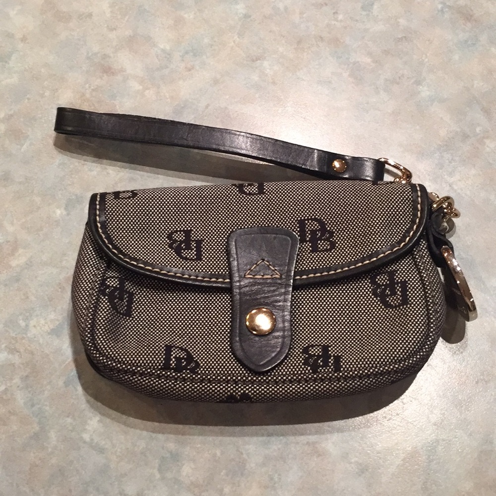 Dooney & Bourke black and grey wristlet.